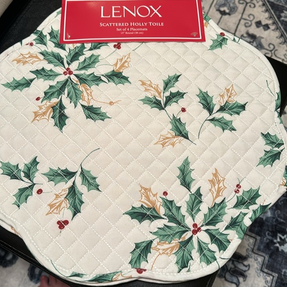Lenox Scattered Holly Toile 15” Reversible Quilted Placemats - Picture 1 of 4